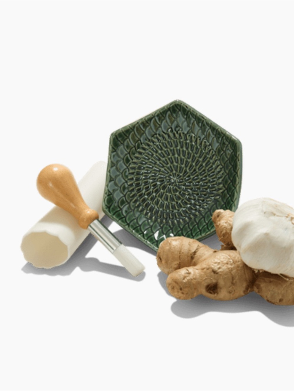 The Grate Plate Set Ceramic Grater, Garlic Peeler & Brush BNIB